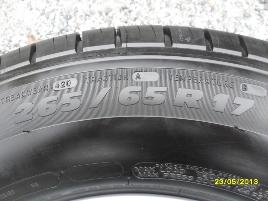 ขายแม็กTOYOTAพร้อมยาง 265/65R17 ยางสัปดาห์ที่22 ปี12 จำนวน 1 ชุด  พร้อมน๊อตแท้ 24 ตัว ใช้งานมาประมาณ 8000 กิโล สภาพยาง 95\% เหมือนใหม่