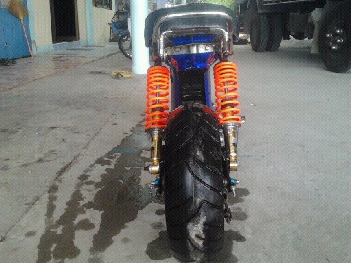 ขาย HONDA ชาลี ขายตามสภาพ ครับ สีสวยทำใหม่ ล้อ 4.7 หน้าหลัง ยางใหม่ มีอะไหล่ให้ครบ รถเพิงล้างนะครับ