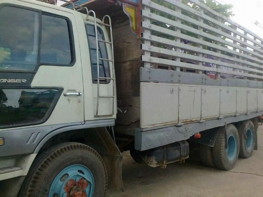 HINO F17 - 168 HP EH700 สิบล้อเพลาเดียว กระบะคอกแป็ปเหล็กสภาพสวยความยาว 6 เมตร เครื่องแน่นแรงดีเดิมๆ หัวเก๋งไฮเทคสวยจัดลงเล่มครบถูกต้อง แอร์เย็น พวงมาลัยเพาเวอร์ ช่วงล่างแน่นคัชซีสวยเดิมๆ ยางสภาพดี 10 เส้นประมาณ 80\% พร้อมบรรทุกพร้อมใช้งาน เอกสารทะเบียนภาษ