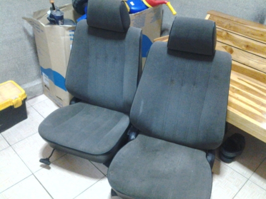 ขายเบาะ BMW E30 สภาพสวยเบาะรางแน่นครับ เหมือนใหม่ครับ