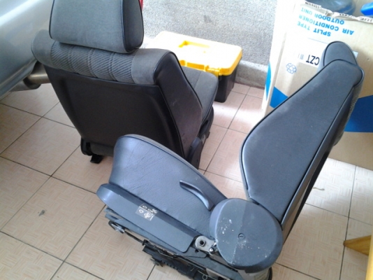 ขายเบาะ BMW E30 สภาพสวยเบาะรางแน่นครับ เหมือนใหม่ครับ