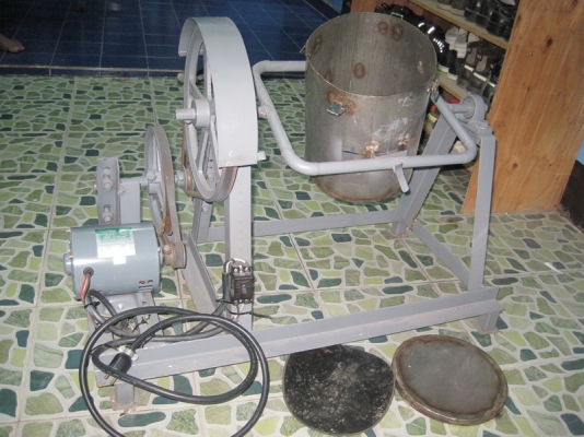 ขายมอเตอร์1/4hp พร้อมชิ้นงานผสมสีลดเหลือ3200บาทลดอีก=3000 ขายมอเตอร์1/4hp พร้อมชิ้นงานผสมสีลดเหลือ3200บาทลดอีก=3000