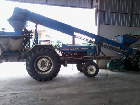 ขายรถไถ 6800พร้อมเครื่องสีข้าวโพด 295000 บาท