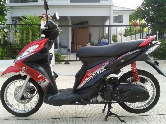 Suzuki Skydrive 2012 รุ่นล่าสุด 125cc สีแดงดำ วิ่ง 3000 โล Suzuki Skydrive 2012 รุ่นล่าสุด 125cc สีแดงดำ วิ่ง 3000 โล