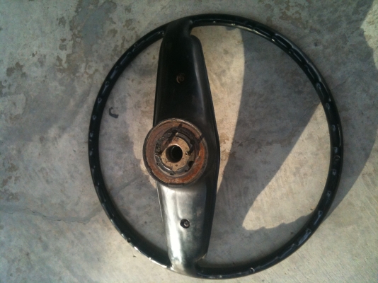 ฝาท้าย Datsun 620 และพวงมาลัยขาย 1,600 บาท พร้อมส่ง