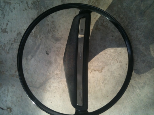 ฝาท้าย Datsun 620 และพวงมาลัยขาย 1,600 บาท พร้อมส่ง