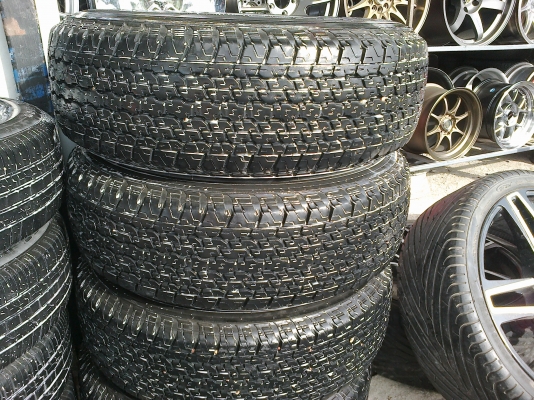 ขายยาง 255 70 15บิสโตนปี11ชุดละ9000บาท