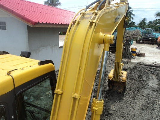ขายด่วน  KOMATSU PC 120-6  นำเข้ายังไม่เคยใช้งานในไทยอาร์มพิเศษ  ใบแทรค  70  สวย  เครื่องปั้มดี  ไฟฟ้าครบ  ใช้งาน 6000 กว่าชม.