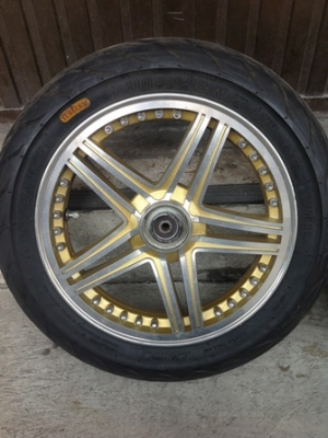 ล้อแม็กพร้อมยางFINO อยู่กรุงเทพบางกะปิ