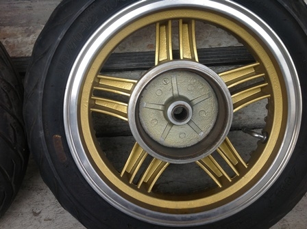 ล้อแม็กพร้อมยางFINO อยู่กรุงเทพบางกะปิ