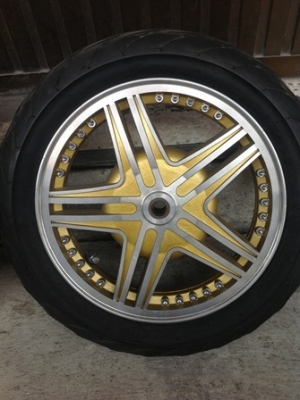 ล้อแม็กพร้อมยางFINO อยู่กรุงเทพบางกะปิ