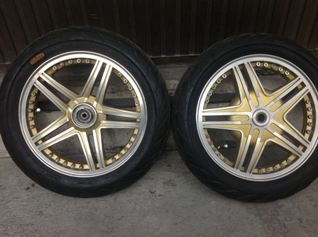 ล้อแม็กพร้อมยางFINO อยู่กรุงเทพบางกะปิ