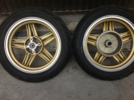 ล้อแม็กพร้อมยางFINO อยู่กรุงเทพบางกะปิ