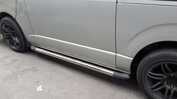 ขายกันชนรอบคัน Hiace หลังคาเตี้ย 5000 ติดต่อ0840059116