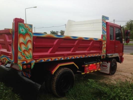 MITSUBISHI FUSO FK 175 HP 6D15 หกล้อดั๊มพ์ สวยจัดทั้งภายในและภายนอก กระบะดั๊มพ์เหล็ก 6 ตันยิงหน้าความยาว 3.60 เมตร เครื่องแห้งแรงดี ภายในคอนโซลสวยครบ แอร์เย็น พวงมาลัยเพาเวอร์ ระบบเบรคทริ๊ปฟี้ ช่วงล่างคัชซีสวยมาก ยาง 8.25 ขอบ 16 สภาพดี 80\% พร้อมบรรทุกพร้อ
