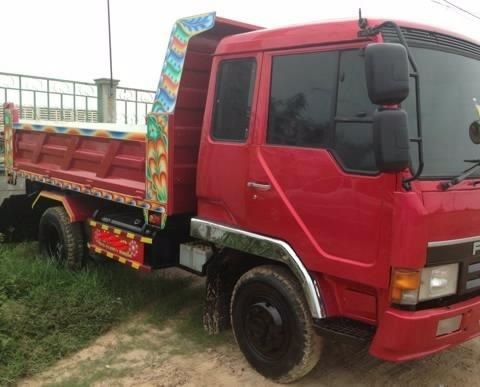 MITSUBISHI FUSO FK 175 HP 6D15 หกล้อดั๊มพ์ สวยจัดทั้งภายในและภายนอก กระบะดั๊มพ์เหล็ก 6 ตันยิงหน้าความยาว 3.60 เมตร เครื่องแห้งแรงดี ภายในคอนโซลสวยครบ แอร์เย็น พวงมาลัยเพาเวอร์ ระบบเบรคทริ๊ปฟี้ ช่วงล่างคัชซีสวยมาก ยาง 8.25 ขอบ 16 สภาพดี 80\% พร้อมบรรทุกพร้อ
