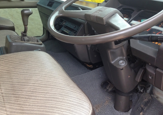 MITSUBISHI FUSO FK 175 HP 6D15 หกล้อดั๊มพ์ สวยจัดทั้งภายในและภายนอก กระบะดั๊มพ์เหล็ก 6 ตันยิงหน้าความยาว 3.60 เมตร เครื่องแห้งแรงดี ภายในคอนโซลสวยครบ แอร์เย็น พวงมาลัยเพาเวอร์ ระบบเบรคทริ๊ปฟี้ ช่วงล่างคัชซีสวยมาก ยาง 8.25 ขอบ 16 สภาพดี 80\% พร้อมบรรทุกพร้อ