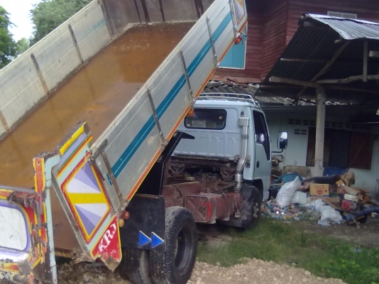 ขายรถหกล้อดั้มพร้อมใช้0859108876 รถห้างแท้ครับมือเดียวจัดไฟแนนซ์ ได้สามแสนกว่าดาวน์ประมาณ สองแสนกว่าครับ