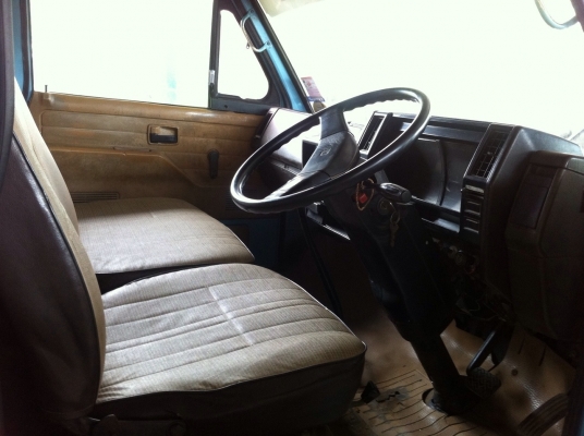 ISUZU NKR 110 HP 4BE1 ปี 34 กระบะเหล็กมีหลังคาโดยสารความยาว 4.50 เมตรสภาพสวย เครื่องแห้งแรงดีไม่มีเยิ้ม ภายในเก๋งบางเดิมๆคอนโซลภายในสวยครบ เกียร์ยาว ช่วงล่างเดิมๆคัชซีสวยไม่มีดาม ยาง 7.50 ขอบ 16 สภาพดี 80\% พร้อมบรรทุกพร้อมใช้งาน เอกสารทะเบียนภาษีครบพร้อมโ