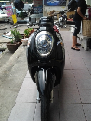 New Scoopy-i ลายคลาสสิค รุ่นใหม่ล่าสุดรถ 8 เดือนสวยๆครับ New Scoopy-i ลายคลาสสิค รุ่นใหม่ล่าสุดรถ 8 เดือนสวยๆครับ