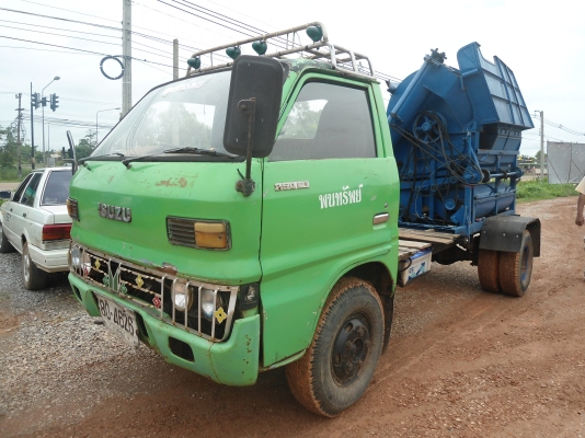 ขายด่วนหกล้อTL85 พร้อมตู้สีสิงห์เปลือยจัมโบ5ฟุตมีเล่มไม่มีชุดโอนราคาถูกรีบโทร 0843923995