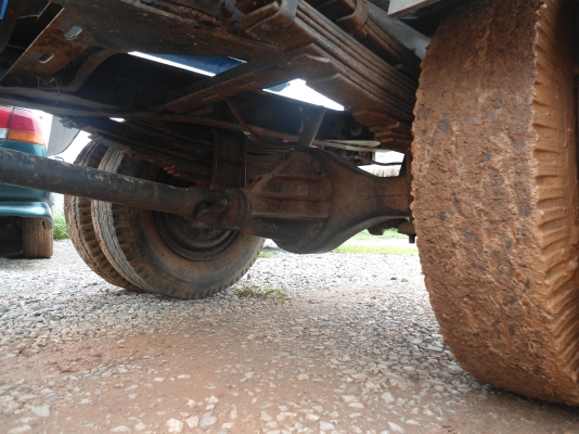 ขายด่วนหกล้อTL85 พร้อมตู้สีสิงห์เปลือยจัมโบ5ฟุตมีเล่มไม่มีชุดโอนราคาถูกรีบโทร 0843923995