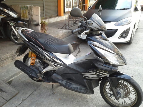 airblade ปี 50 สีเทา ดำ รถบ้าน เครื่องเดิมๆ แน่นๆ ชุดสีสด มีบังโคลนหักเท่านั้น เอกสารครบ คุ้มแน่นอน