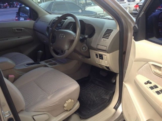 Toyota vigo 3.0G สี่ประตู ตัวท้อป เกียร์ออโต้ สภาพสวย