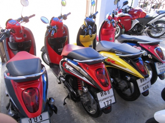 ยังไงก็ขาย scoopy-i มี4คันราคาปลีกส่งเอกสารพร้อม