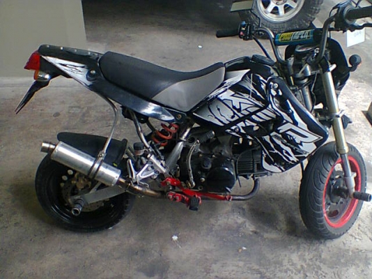 ขาย kawasaki ksr 110 cc สี ดำ ขาว ปี 51  31000.-  ส่งทัวไทยคับ