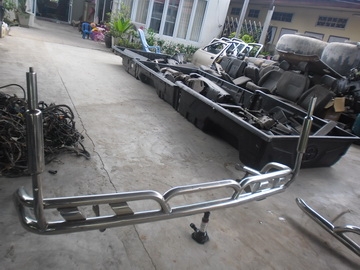 ขายกันชนรถตู้ตัวละ5000บ