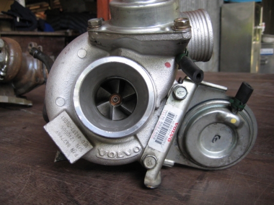 ขายเทอร์โบ volvo  td04l 4 ลูก 16,000 สวย ไมาแยกขาย