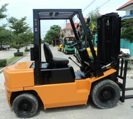 ขายนิสัน 2.5 ตันดีเซลเครื่อง TD27 เกียร์ธรรมดา สภาพพร้อใช้ 081-3535-948