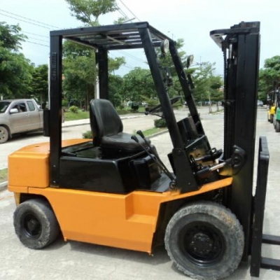 ขายนิสัน 2.5 ตันดีเซลเครื่อง TD27 เกียร์ธรรมดา สภาพพร้อใช้ 081-3535-948