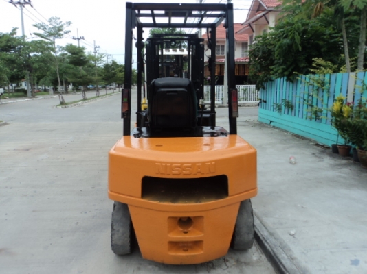 ขายนิสัน 2.5 ตันดีเซลเครื่อง TD27 เกียร์ธรรมดา สภาพพร้อใช้ 081-3535-948