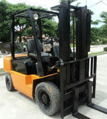 ขายนิสัน 2.5 ตันดีเซลเครื่อง TD27 เกียร์ธรรมดา สภาพพร้อใช้ 081-3535-948