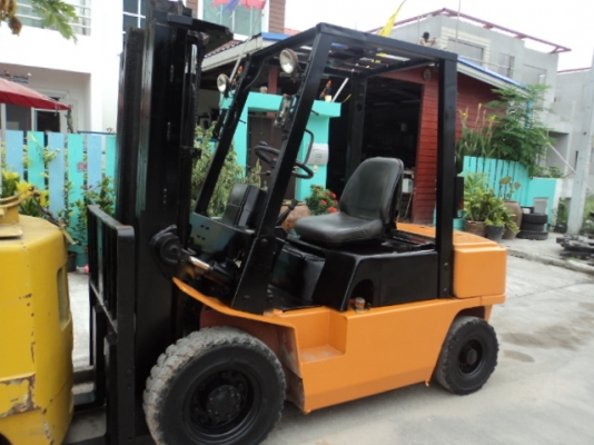 ขายนิสัน 2.5 ตันดีเซลเครื่อง TD27 เกียร์ธรรมดา สภาพพร้อใช้ 081-3535-948