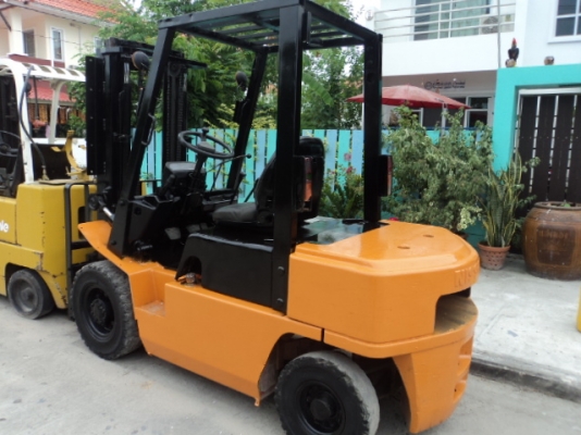 ขายนิสัน 2.5 ตันดีเซลเครื่อง TD27 เกียร์ธรรมดา สภาพพร้อใช้ 081-3535-948