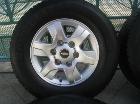 ขายล้อแม็ก Chevrolet 16"x6.5" et33 6รู139 + ยางปี 1112  สนใจติดต่อ เล็กคลองสามครับ (081-3747940)
