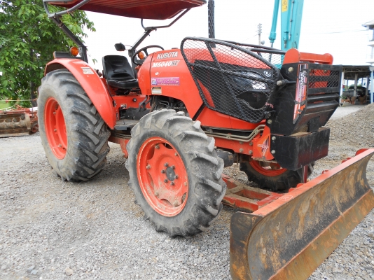 ขายรถแทรคเตอร์ รุ่น M6040 มือสองพร้อม ใบมีดดันดิน+ผานพรวน