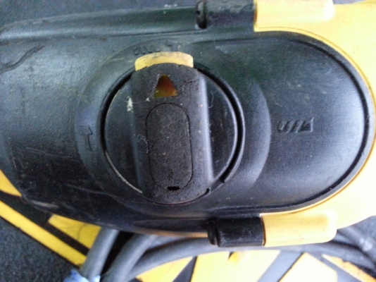 ขายสว่านไฟฟ้าโรตารี่3ระบบยี่ห้อDEWALTพร้อมกล่องพร้อมใช้งาน ขายสว่านไฟฟ้าโรตารี่3ระบบยี่ห้อDEWALTพร้อมกล่องพร้อมใช้งาน