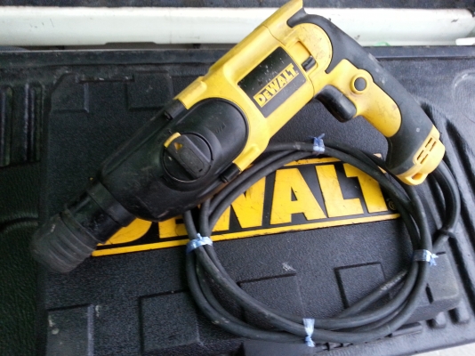 ขายสว่านไฟฟ้าโรตารี่3ระบบยี่ห้อDEWALTพร้อมกล่องพร้อมใช้งาน ขายสว่านไฟฟ้าโรตารี่3ระบบยี่ห้อDEWALTพร้อมกล่องพร้อมใช้งาน