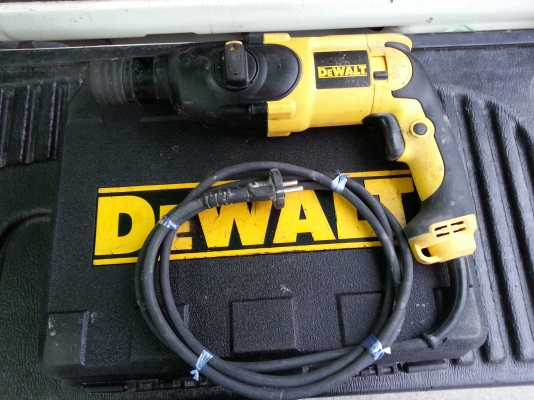 ขายสว่านไฟฟ้าโรตารี่3ระบบยี่ห้อDEWALTพร้อมกล่องพร้อมใช้งาน