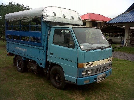 ขายรถบรรทุก4ล้อ ISUZU NKR55EU1M-71 รถห้างแท้  88 แรงม้า