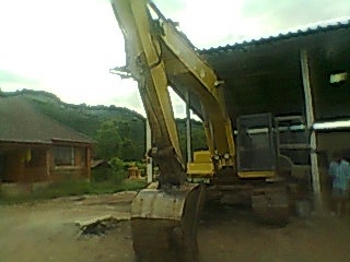 ขายKOBELCO SK 200M3 สภาพสวยพร้อมใช้ ติดต่อได้ที่คุณอ๊อฟ พิจิตร 086-737-9991