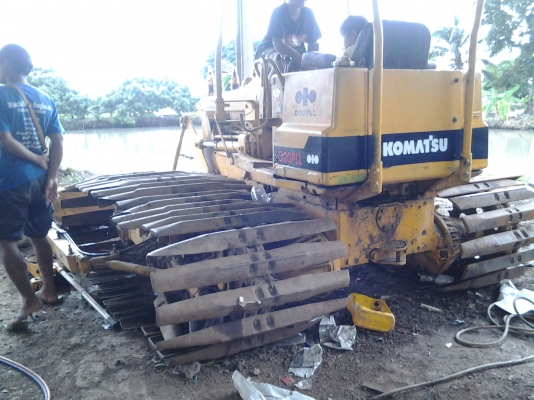 ขายแทรกเตอร์KOMATSUรุ้น5สไล้3กระบอก .D 2 OPLLซุปเปอร์รถสวยมากราคาถูกมาก