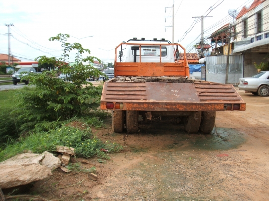 รถบรรทุกสิบล้อหนึ่งเพลา บรรทุกแม็คโคร