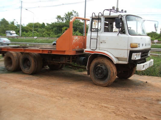 รถบรรทุกสิบล้อหนึ่งเพลา บรรทุกแม็คโคร