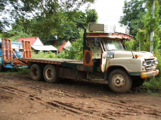 รถบรรทุกสิบล้อ หัวยาวบรรทุกรถเกี่ยวข้าว 1 เพลา รถบรรทุกสิบล้อ หัวยาวบรรทุกรถเกี่ยวข้าว 1 เพลา