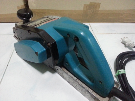 กบไฟฟ้ายี่ห้อ makita รุ่น 1100